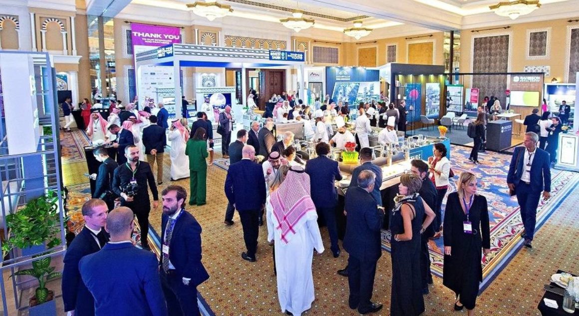 THE UNIVERSITY OF DUBAI CONCLUDES A SUCCESSFUL PARTICIPATION IN THE SECOND GULF EDUCATION AND TRAINING EXHIBITION