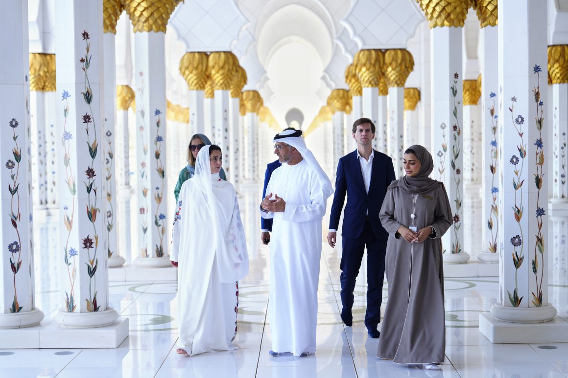 Belgian FM visits Sheikh Zayed Grand Mosque