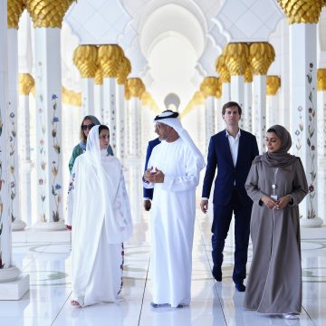 Belgian FM visits Sheikh Zayed Grand Mosque