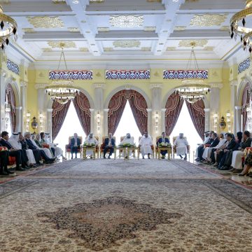 Mohammed bin Rashid meets with global banking leaders participating in the 2023 International Monetary Conference