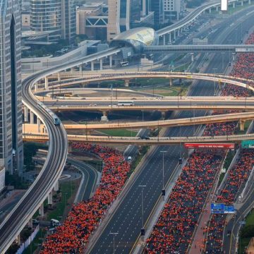 Sheikh Hamdan leads Dubai Run as thousands of residents join him