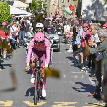 Pogačar prevails in Perugia time trial at Giro D’Italia