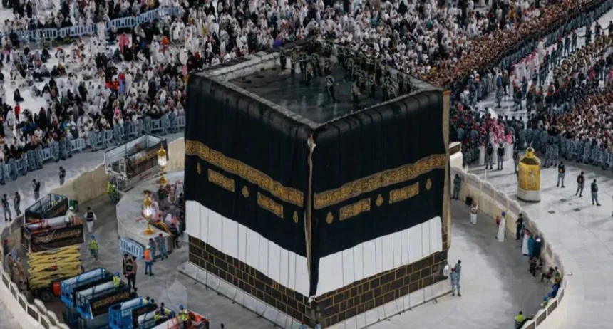 New Kiswa installed at Kaaba in Makkah
