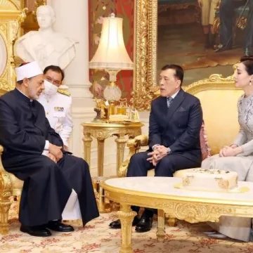 King of Thailand receives Grand Imam of Al-Azhar, praises efforts of Al-Azhar, Muslim Council of Elders in promoting values of dialogue, peace, tolerance, human coexistenc