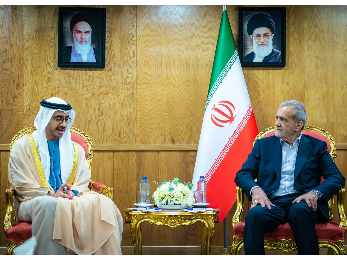 Iranian President receives Abdullah bin Zayed in Tehran