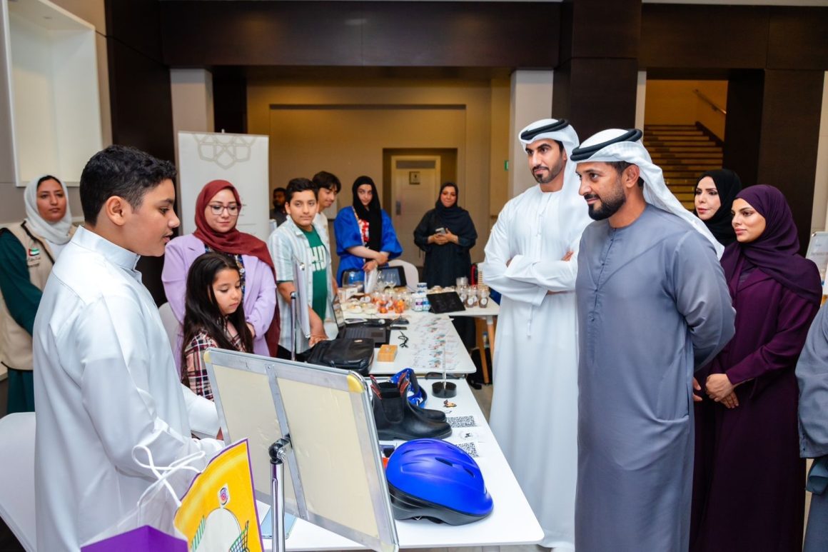 Abdulaziz Al Nuaimi visits the ‘Young Trader’ exhibition, commends startups and innovation among youth