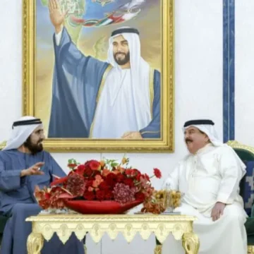 Mohammed bin Rashid meets with King of Bahrain at his residence in Abu Dhabi