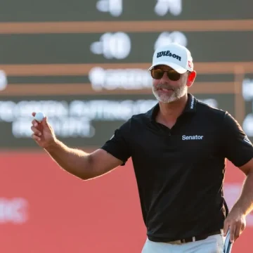 Waring holds on to Abu Dhabi HSBC Championship lead