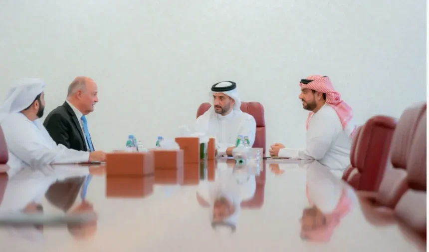 Sultan bin Ahmed visits Petroleum Department